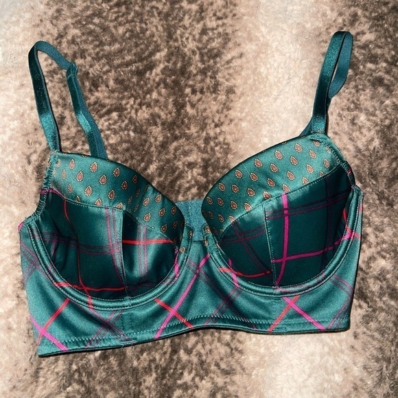 victoria secret very sexy lined demi bra